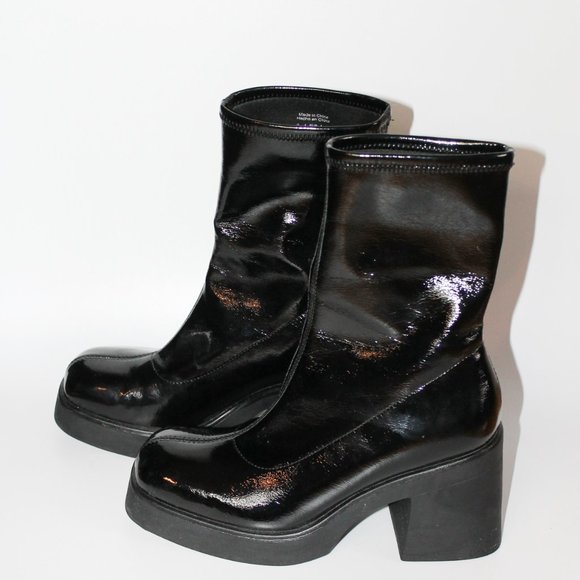 SOLD / Size 8 'Call it Spring' Boots - Picture 5 of 7